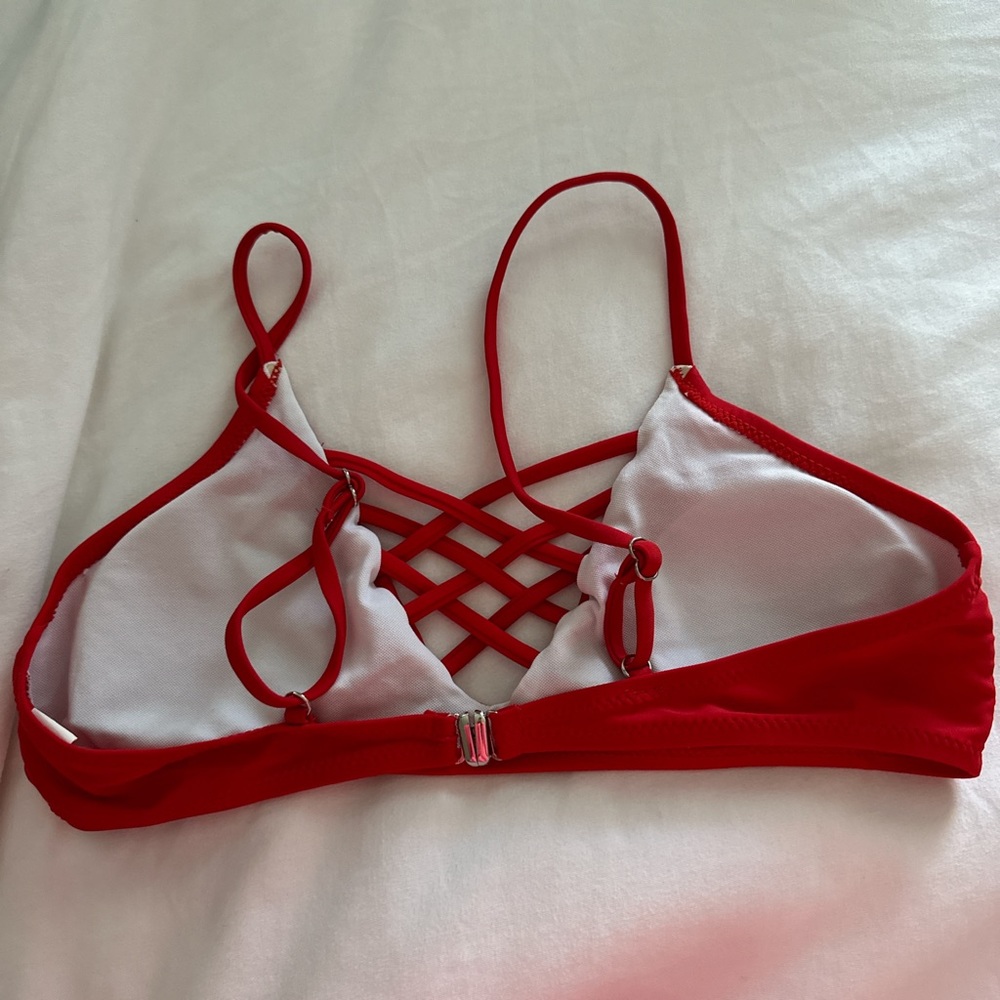 Red bikini - Picture 2 of 2